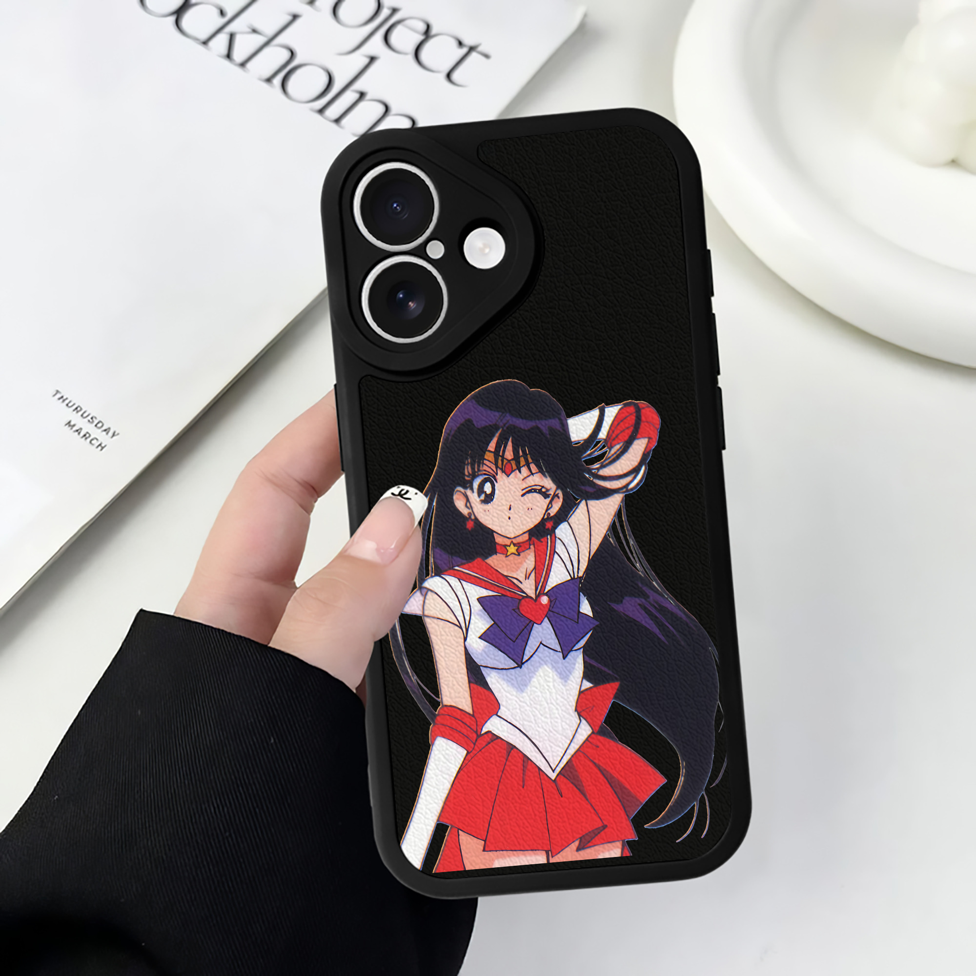（画像用） 美少女戦士セーラームーン 火野レイ ひの レイ Sailor Moon Hino Rei （セーラーマーズ,Sailor Mars） 【iPhone 16シリーズ対応】シリコンスマホケース（レザー調） 材質：シリコン